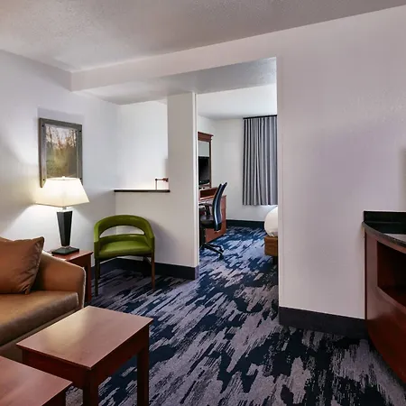 Fairfield Inn & Suites Detroit Livonia-2